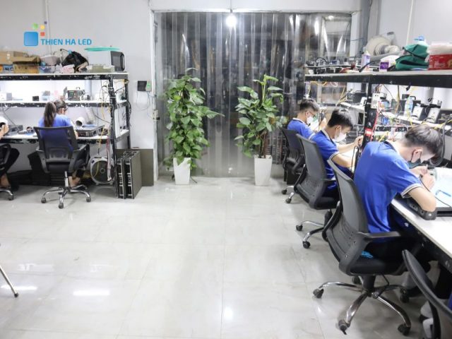 Đội ngũ kỹ thuật tại Thiên Hà Led