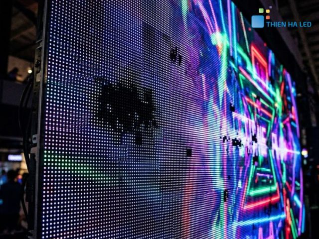 Xuất hiện điểm chết (dead pixel) hoặc vùng hiển thị lỗi